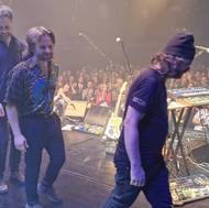 Členové kapely Květy se loučí s publikem v Paláci Akropolis.