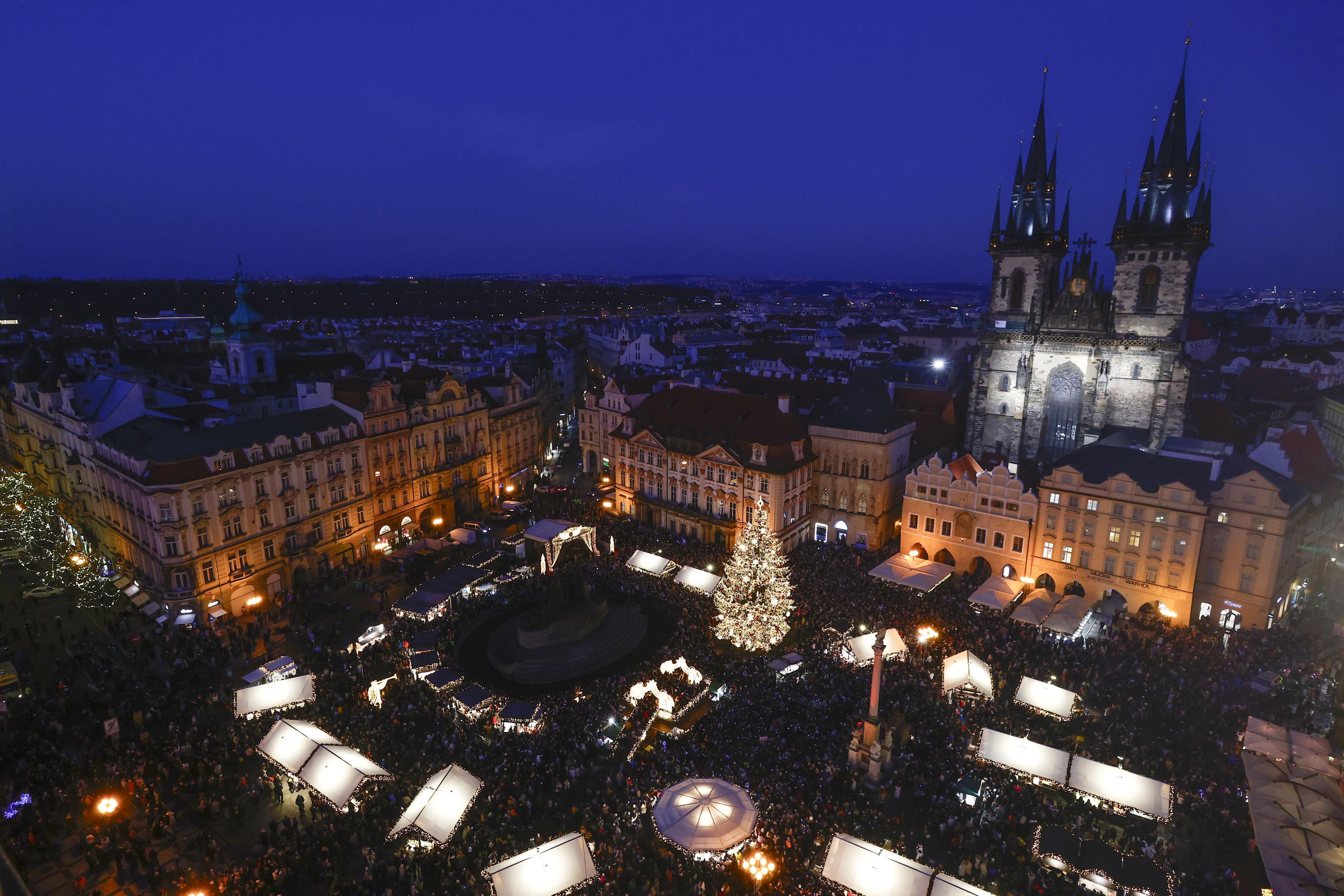 Rozsvícení vánočního stromečku na Staroměstském náměstí v Praze.