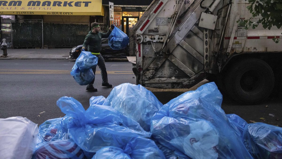 FOTO: Odpadková revoluce v New Yorku. Na ulicích se začnou používat popelnice