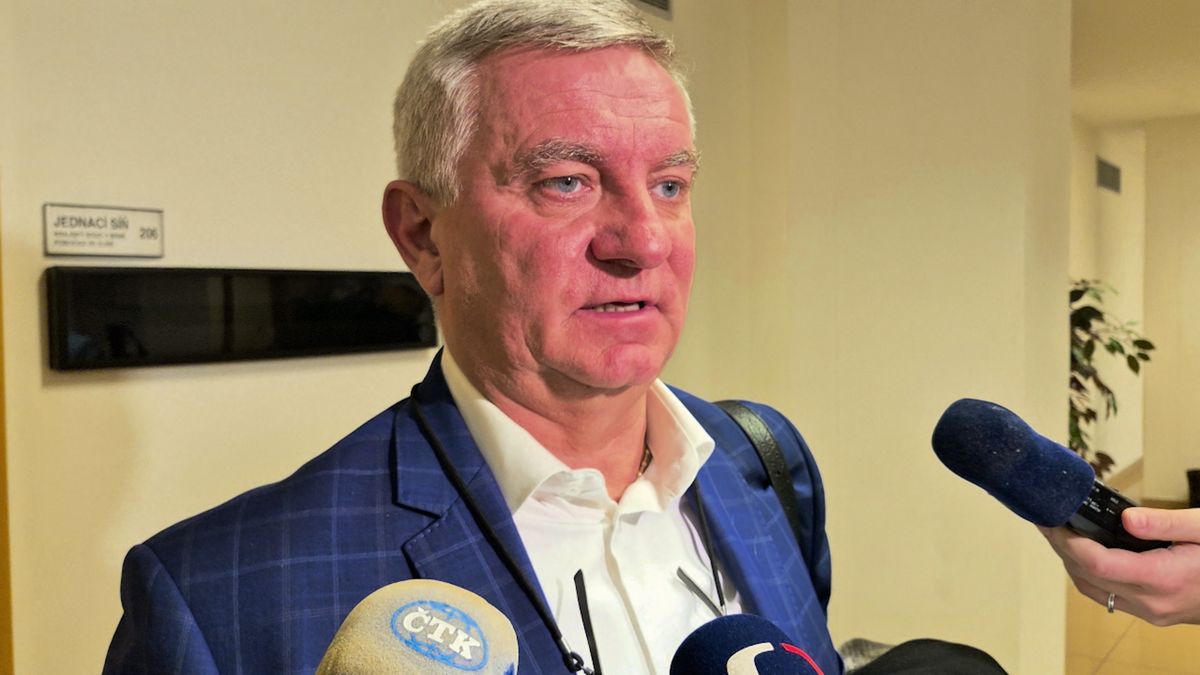 Pro bývalého kancléře Mynáře navrhuje státní zástupce až čtyřletou podmínku