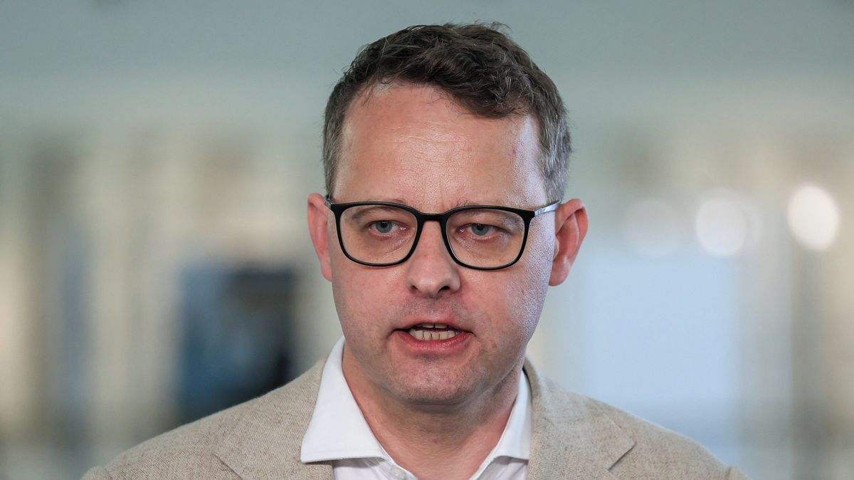 Novináři vypátrali v Budapešti polského politika podezřelého ze zpronevěry 628 milionů