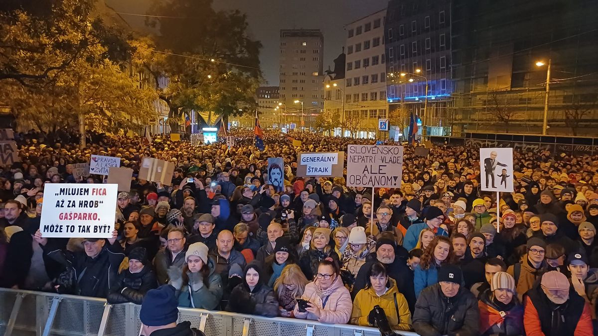 Další odpor na Slovensku proti zrušení 17. listopadu jako dne pracovního klidu. Ozvala se dvě města