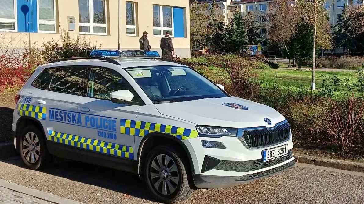Děti u školy ve Znojmě obtěžoval mladík, utekl z ústavu a byl hledaný