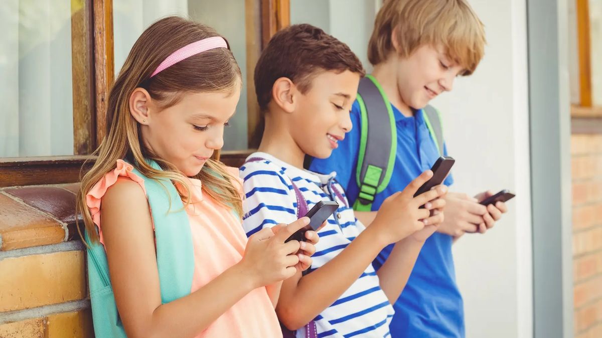 Slovensko zatrhne mobily na základních školách od Nového roku