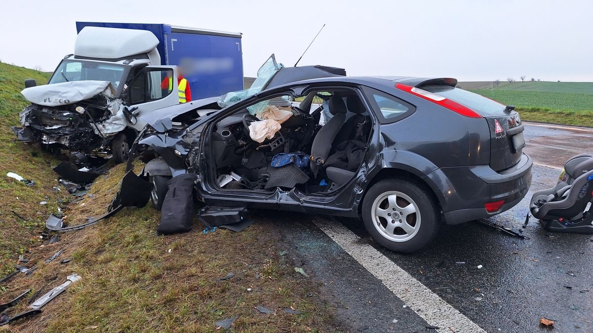 Řidička s dvěma dětmi v autě vjela u Brna do protisměru a čelně se srazila s dodávkou