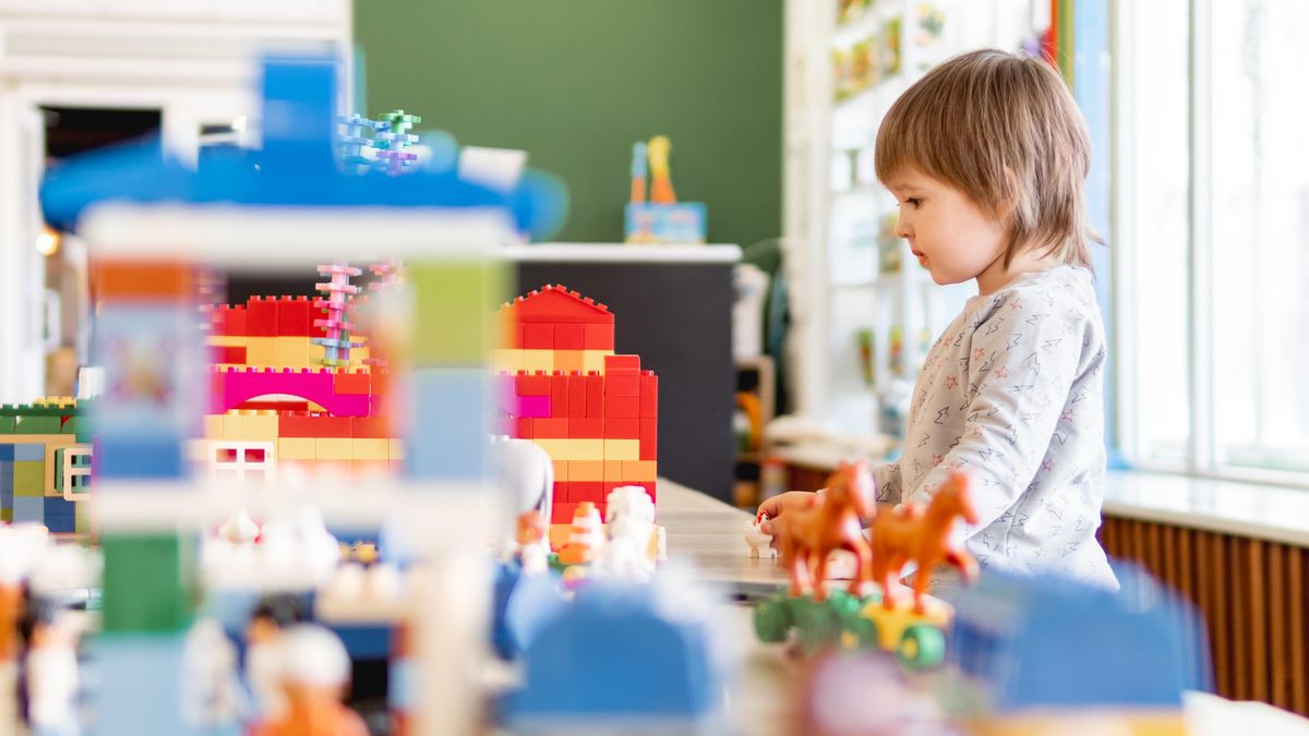 Startují zápisy do školek. Pro tříleté musí obce zajistit místo, nebo rodičům platit