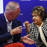 Jiřina Bohdalová se svým lékařem 