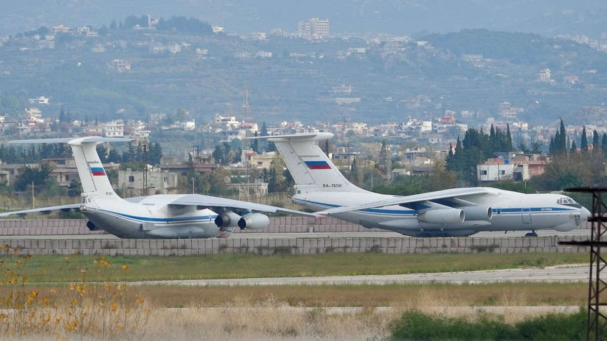 Rusové na základnách v Sýrii už mají sbaleno. Nejspíše se přesunou do Libye
