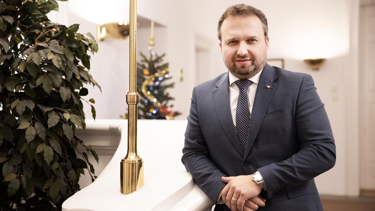 Pěstounů je málo. Stát chce zájemcům přidat volno navíc