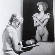 Jana Brejchová na fotografii filmového ostřiče Antonína Maříka jako sotva zletilá. Tehdy už bydlela v malém bytě v pražské Všehrdově ulici s Milošem Formanem a byla jeho první manželkou.