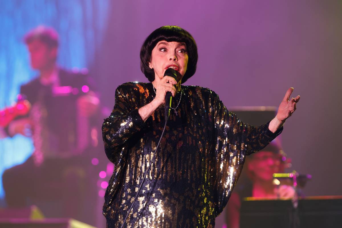 Mireille Mathieu byla na počátku své kariéry označována za vzkříšenou Édith Piaf.
