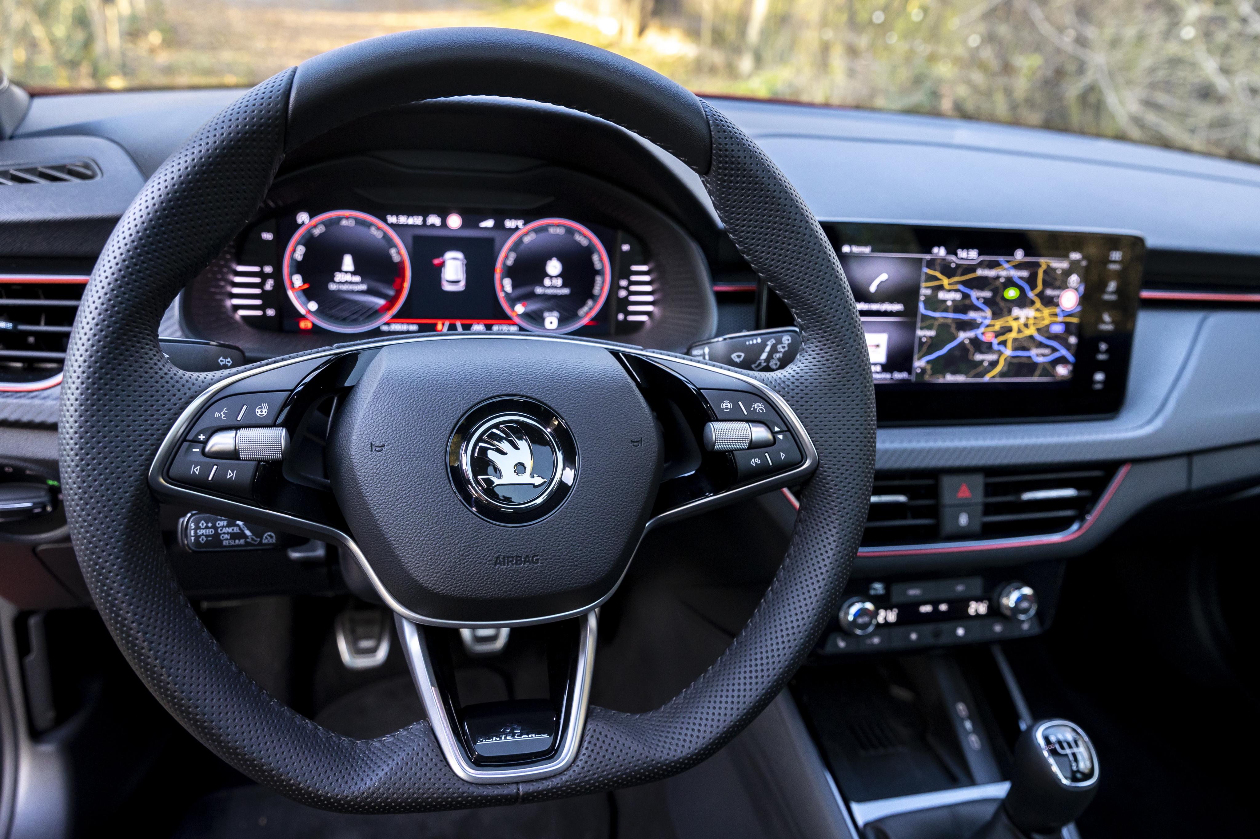 Cụ ông từ Přerov đã chuyển cho người bán xe gần 200 triệu. Cụ không nhận được xe