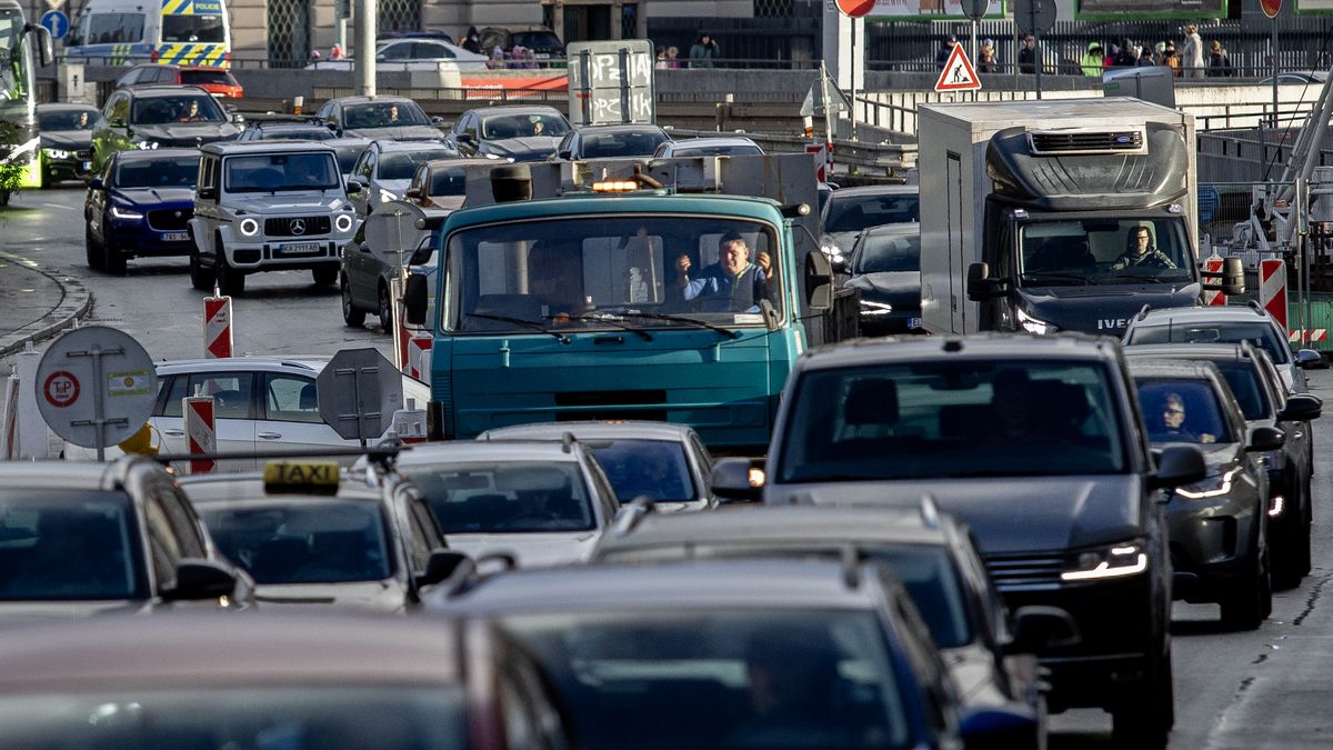 Šachy na magistrále. Práce k návratu tramvají na Václavák vstoupily do další etapy