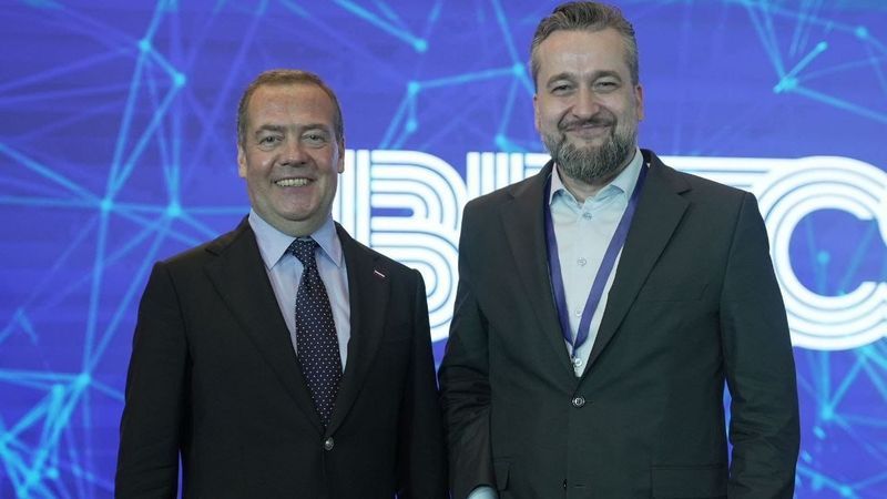 Západ prohrává, Rusko vítězí, raduje se v Moskvě Ficův europoslanec