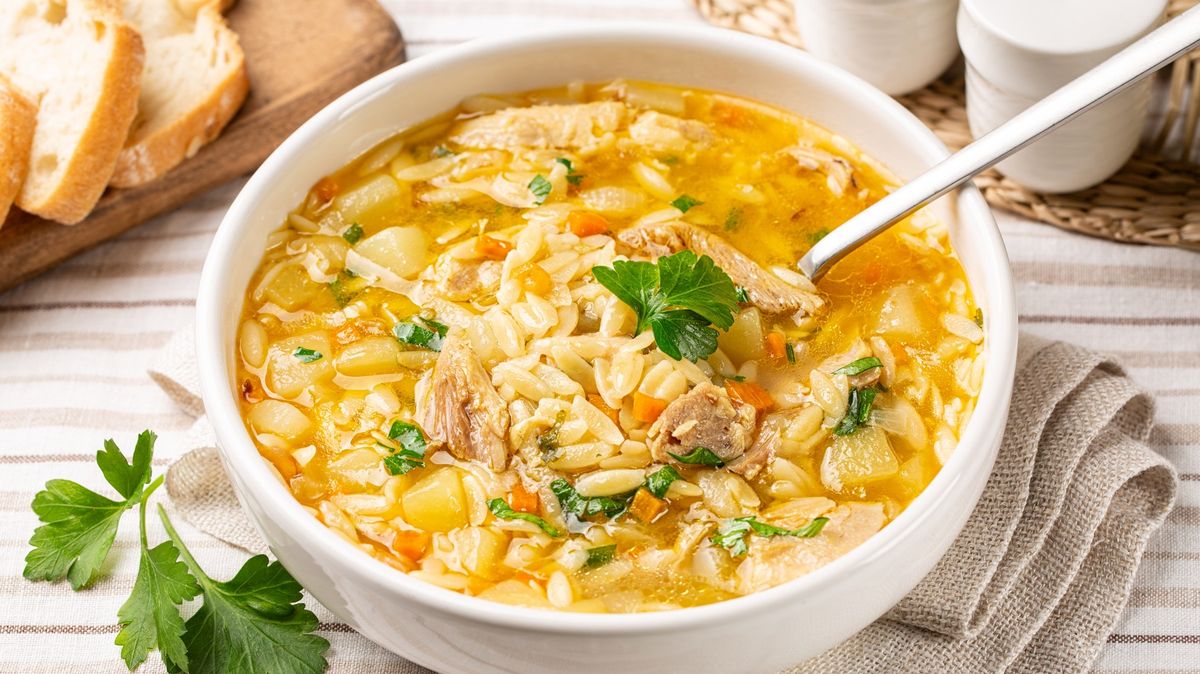 Recept na krémovou kuřecí polévku s těstovinami