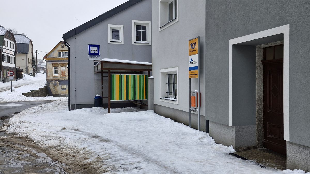 Rozvoz nákupů, vyřizování dávek. Poštovní pobočky se promění v kontaktní místa