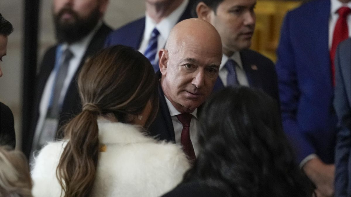 Miliardář Bezos v tichosti financuje vývoj dostupného elektromobilu