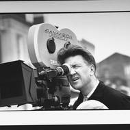 David Lynch během natáčení scény k filmu Zběsilost v srdci (1990)