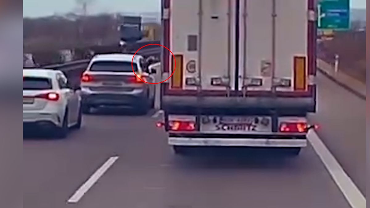 Dvojici Ukrajinců, kteří na D5 stříleli prakem po kamionu, hrozí vězení