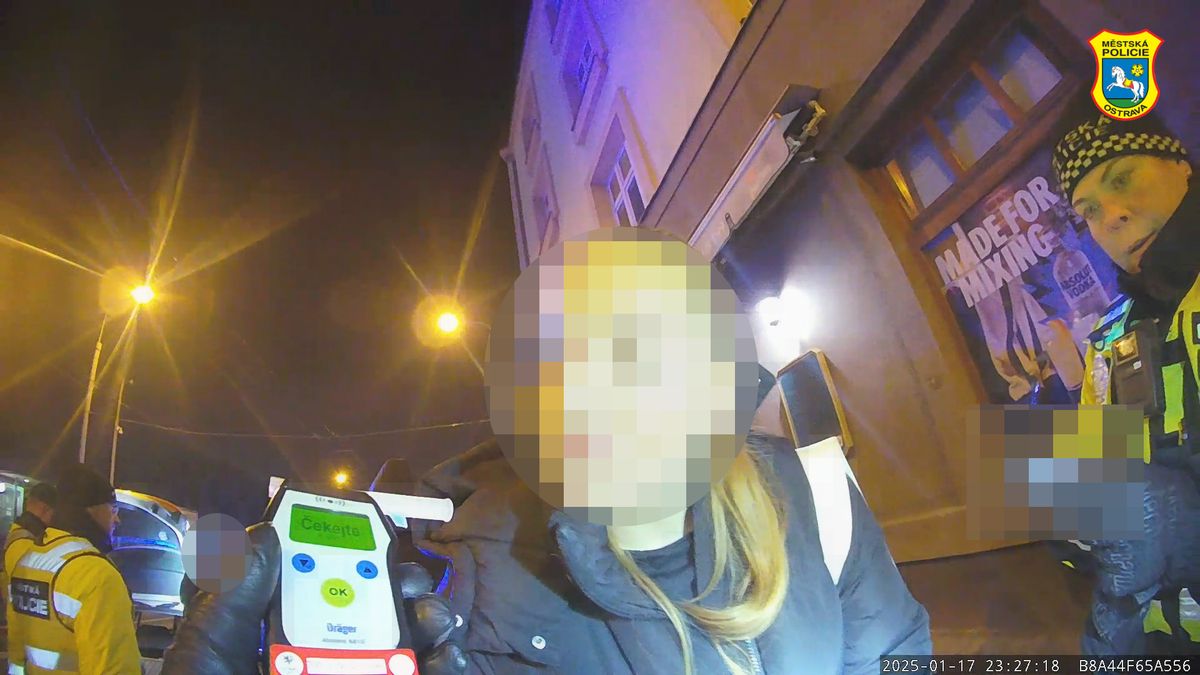 Policejní zátah ostravské Stodolní ulici. Sedmnáctiletá dívka nadýchala skoro dvě promile