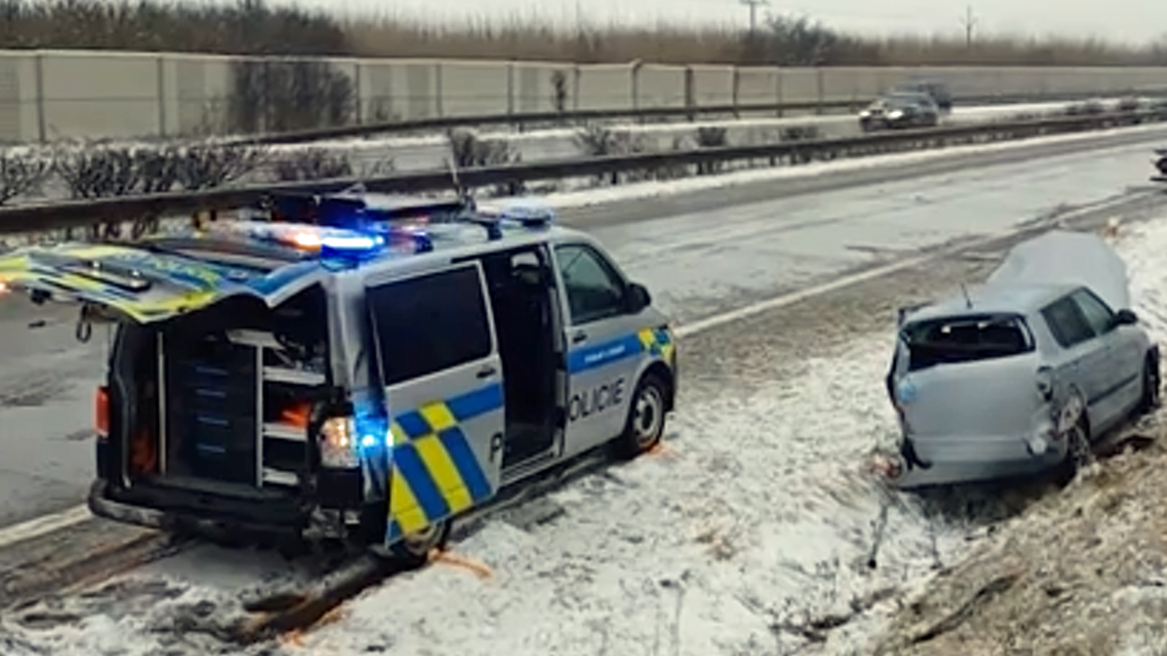 Kvůli smrti policisty na dálnici u Plzně obvinili řidičku. Hrozí jí 6 let 