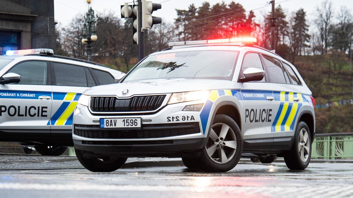 Trestná výprava v Liberci. Dva muži měli znásilnit dívku, její příbuzní zdemolovali údajnému pachateli auto