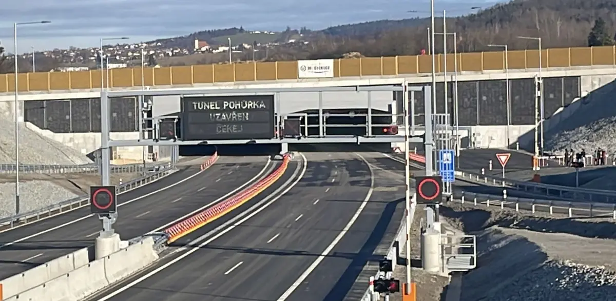 Tunel Pohůrka musel být v pátek uzavřen kvůli pobíhajícím psům.