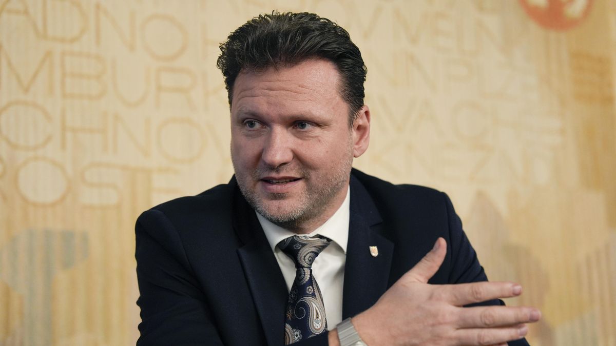 Koalice chce zjednodušit vyhazovy úředníků. Chystá zrušení služebního zákona