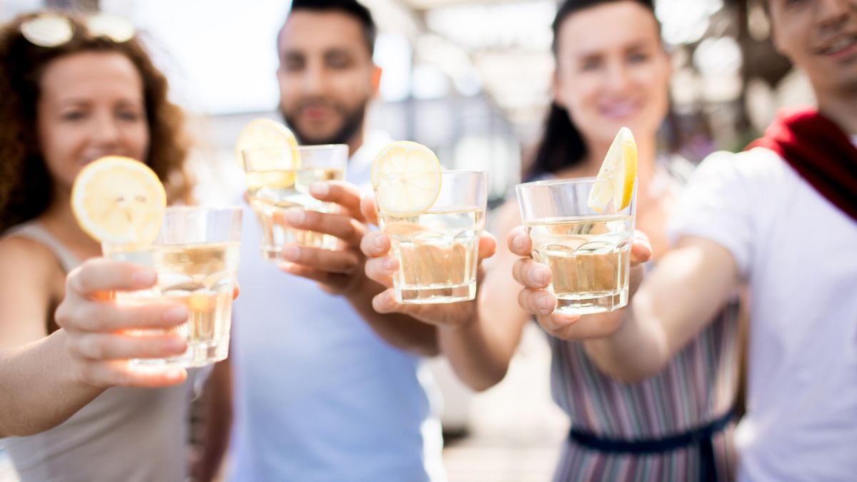 Švédsko zmírní omezení, povolí prodej alkoholu poučeným turistům