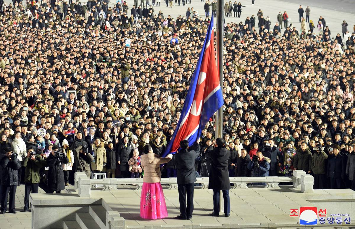 foto-p-lno-n-radov-nky-v-severn-koreji-takto-v-t-nov-rok-kim-ong