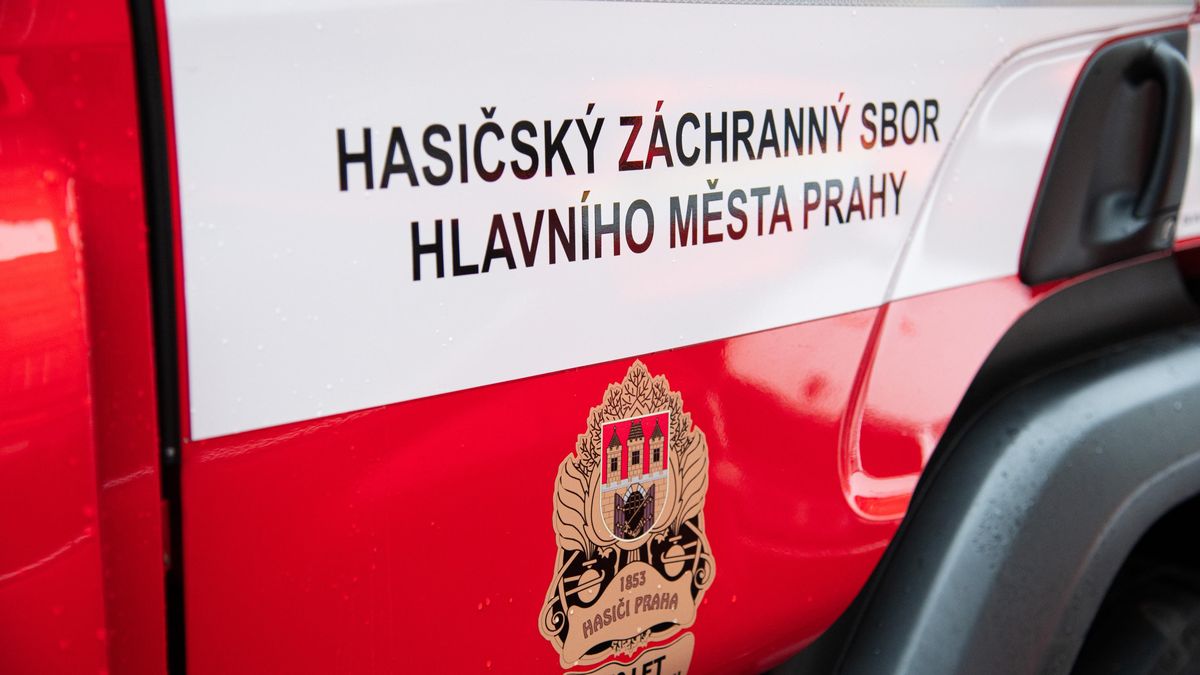 Při požáru bytu v Praze zemřel muž