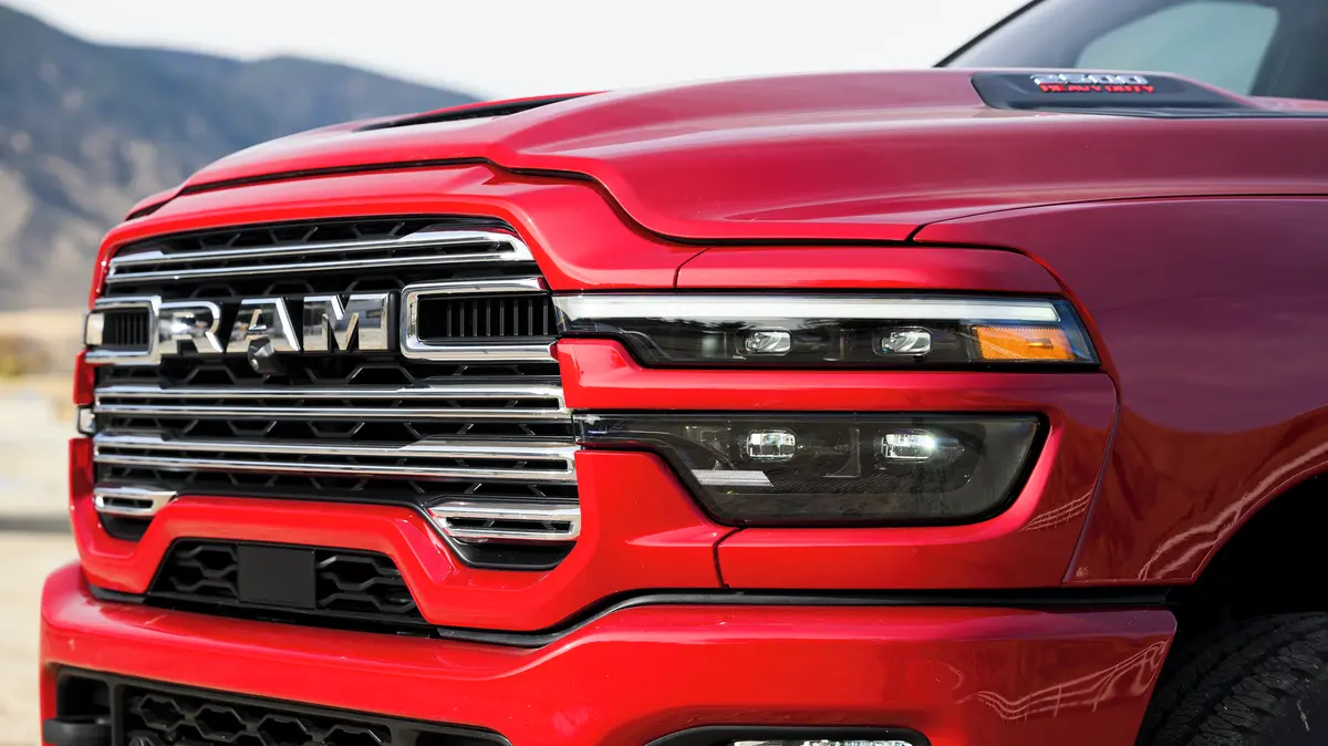 Automobilka RAM si uřízla pořádnou ostudu, na tričko pro americké patrioty dala Toyotu