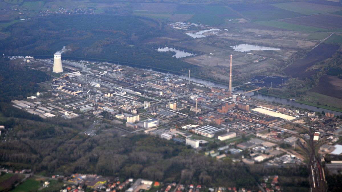 Neratovická Spolana začala propouštět zaměstnance