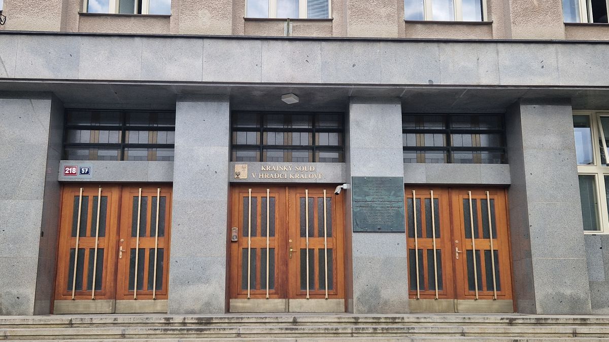 Senior dostal za sexuální útok na dvě malé dívky čtyřleté vězení
