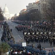 Inaugurační průvod na počest Baracka Obamy po Pennsylvania Avenue směrem k Bílému domu, 20. 01. 2009