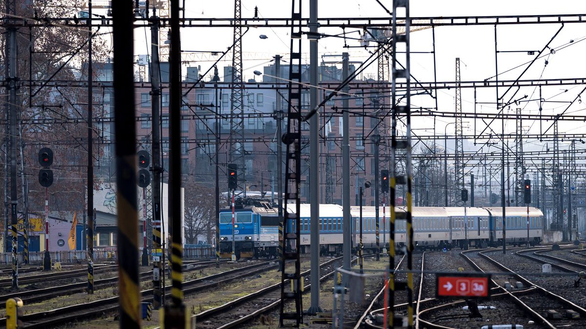 Správa železnic může kvůli vedru nařídit zpomalení vlaků