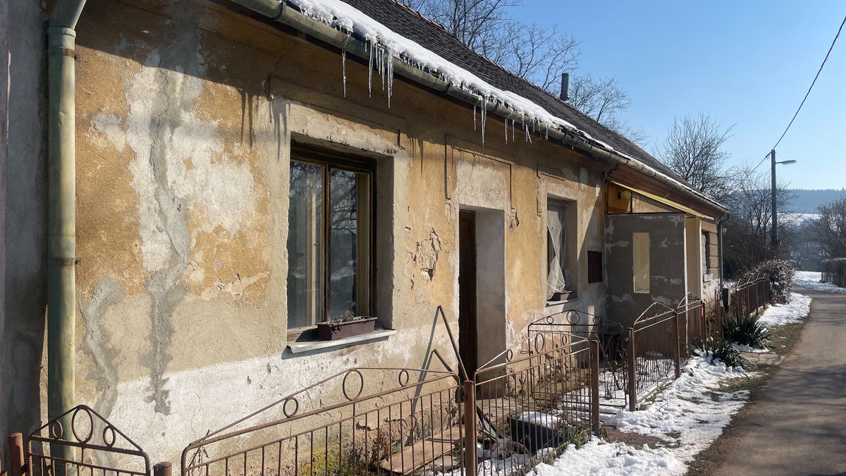 Násilník ze Siřemi věznil na řetězu ženu, zatímco ho hlídal probační úředník