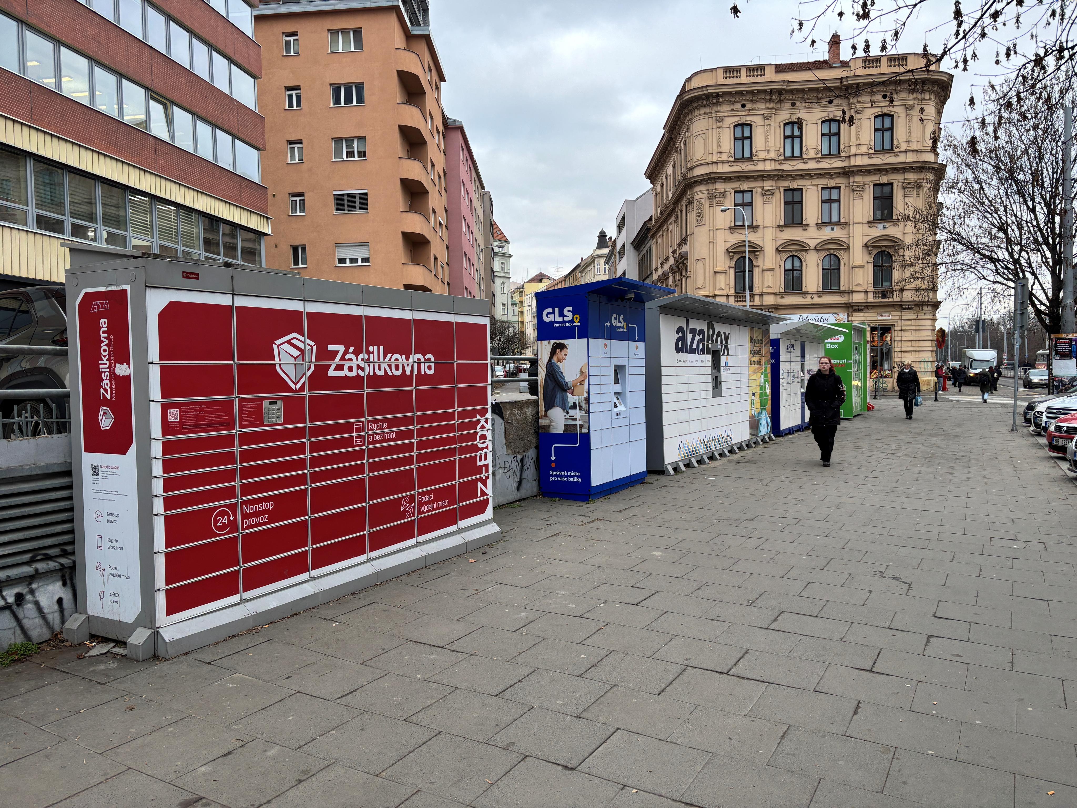 Výdejní boxy stále nemá skoro třetina malých obcí