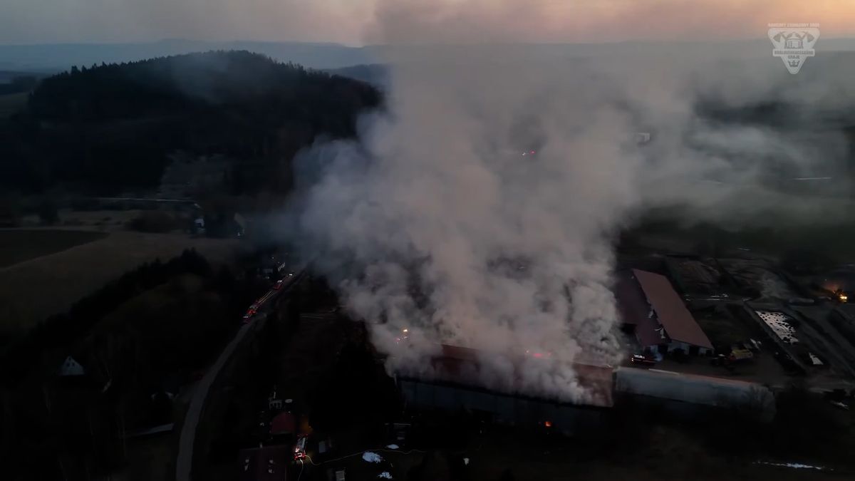 Na Broumovsku shořel seník, škoda 2,5 milionu