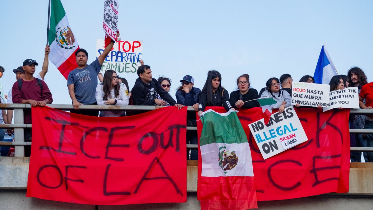 FOTO: Mexičané protestovali v Kalifornii proti Trumpovým deportacím
