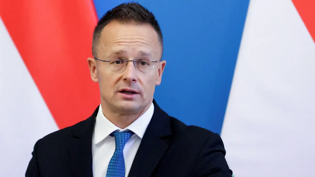 Szijjártó poprvé od voleb promluvil: „Skartování dokumentů je kravina“