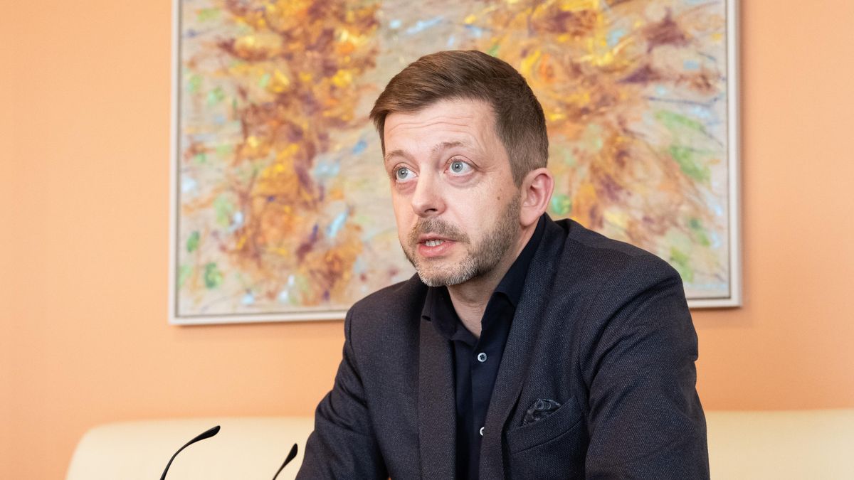 Rakušan tvrdí, že odmítá plošné šmírování lidí. Za zavřenými dveřmi mluvil jinak, oponuje Profant