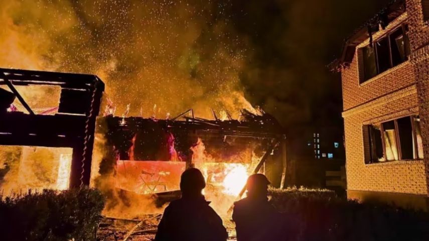 Mrtví po útocích dronů na Ukrajině i v Rusku