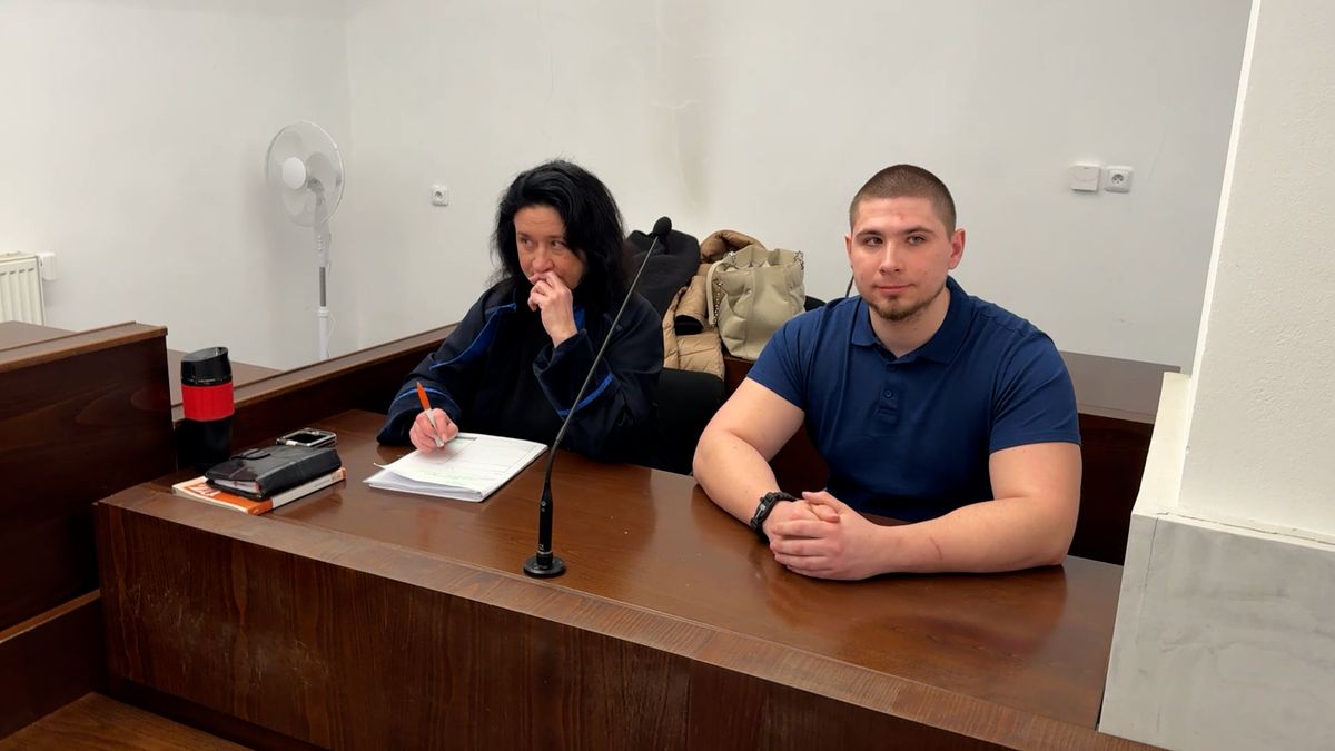 Bezdomovci hrozil zastřelením nabitou pistolí u hlavy. Policista z Plzně dostal podmínku