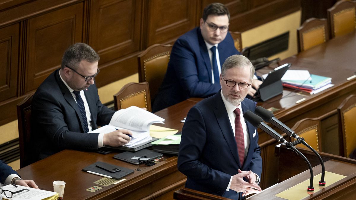 Vládní koalici čeká test disciplíny. Změří síly se Senátem i prezidentem