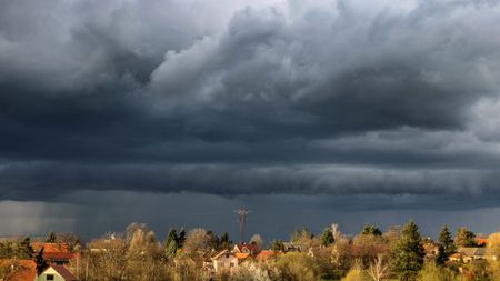 Konec května bude deštivý a větrný