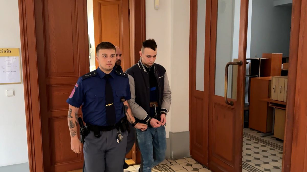 Mladík pobodal muže nůžkami. Nešlo o pokus o vraždu, rozhodl soud