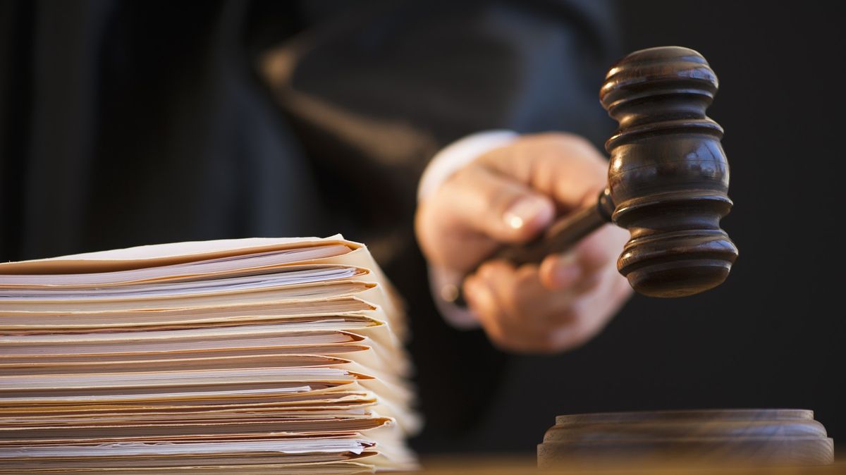 Úředníci v Moravské Třebové nezákonně přiťukli stavbu, tvrdí žalobce. Hrozí jim pět let