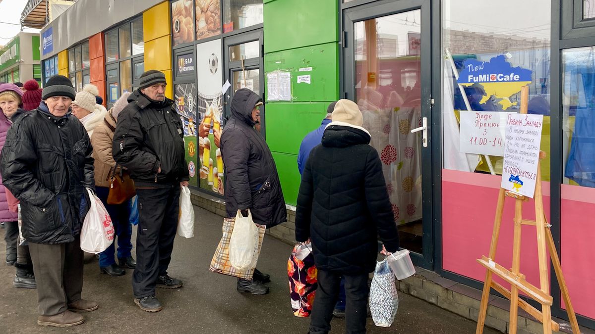 Prodal dům v Japonsku, za své peníze vaří důchodcům v Charkově