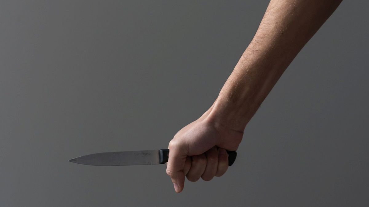 Žena v Olomouci pobodala partnera, obvinili ji z pokusu o vraždu
